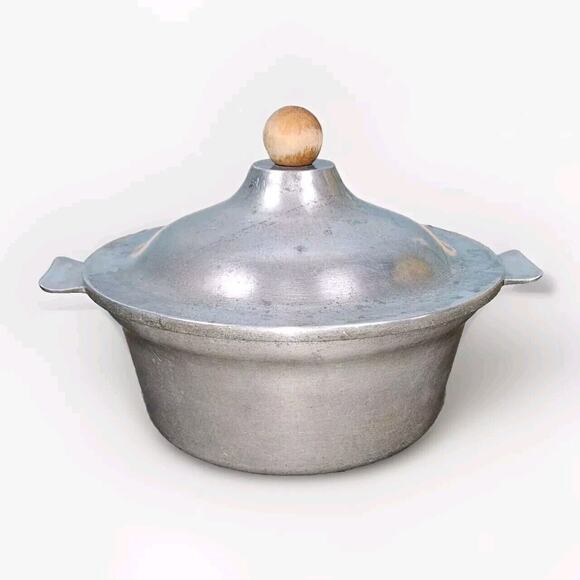 VTG Club‎ Aluminum Ware Pot With Wooden Knob Handle USA - Picture 1 of 15